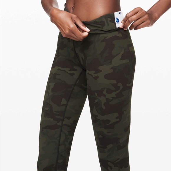 lululemon athletica Pants - Lululemon women's camo wunder under full on luxe size 4 7/8 25 inch